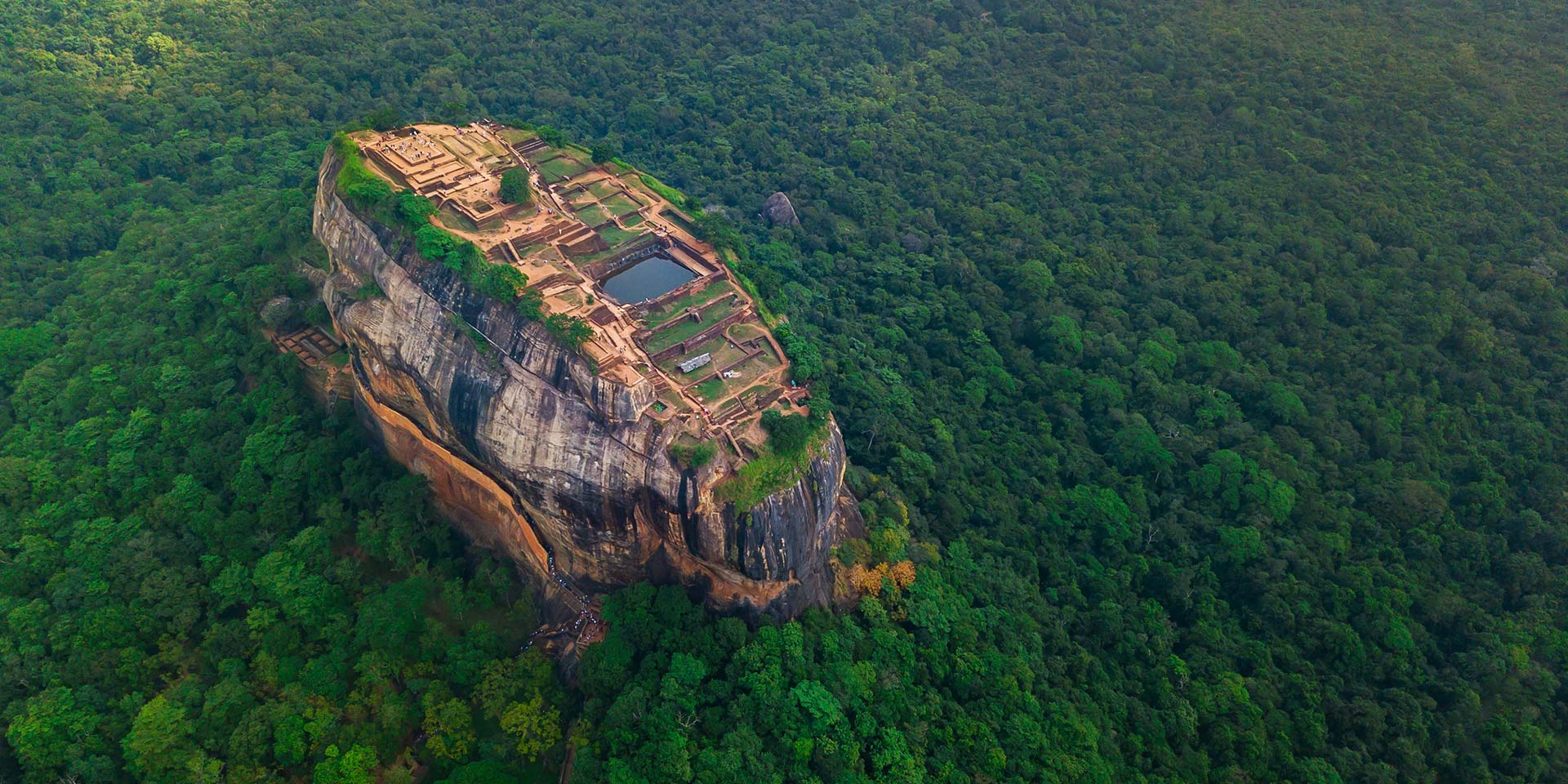 Build Stay team and travel experience in Sri Lanka